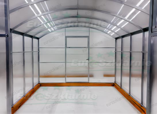 Prostościenna szklarnia z półokrągłym dachem, model Gera 3m.