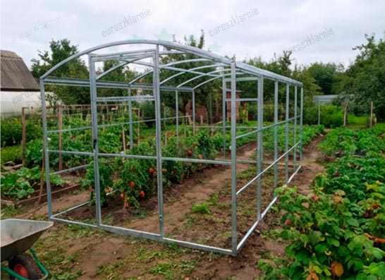 Szklarnia Nike widok z boku