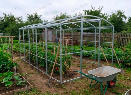 Solidna szklarnia Nike